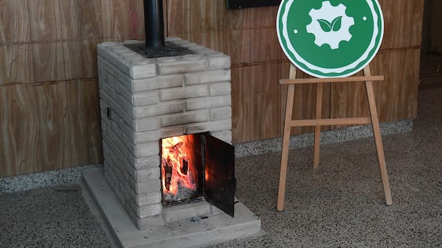 Nueva capacitación para construir las estufas SARA