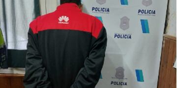 Tres Arroyos: fue detenido junto al sospechoso de un robo mientras hacía dedo y también tenía pedido de captura