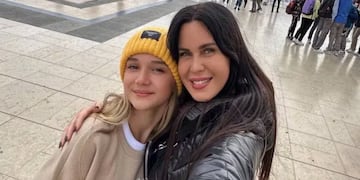 Natalie Weber junto a su hija, Mia.