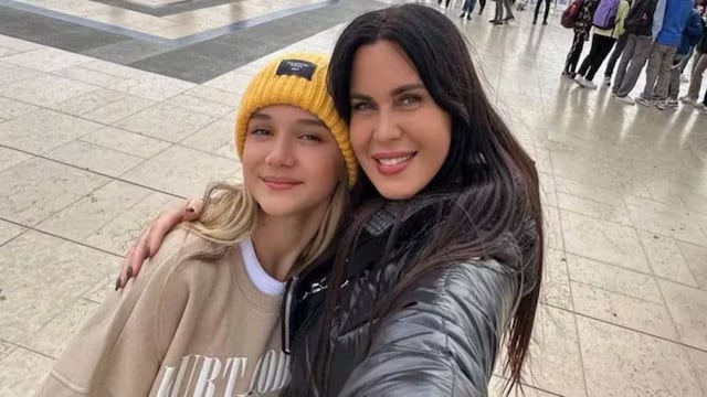 Natalie Weber junto a su hija, Mia.