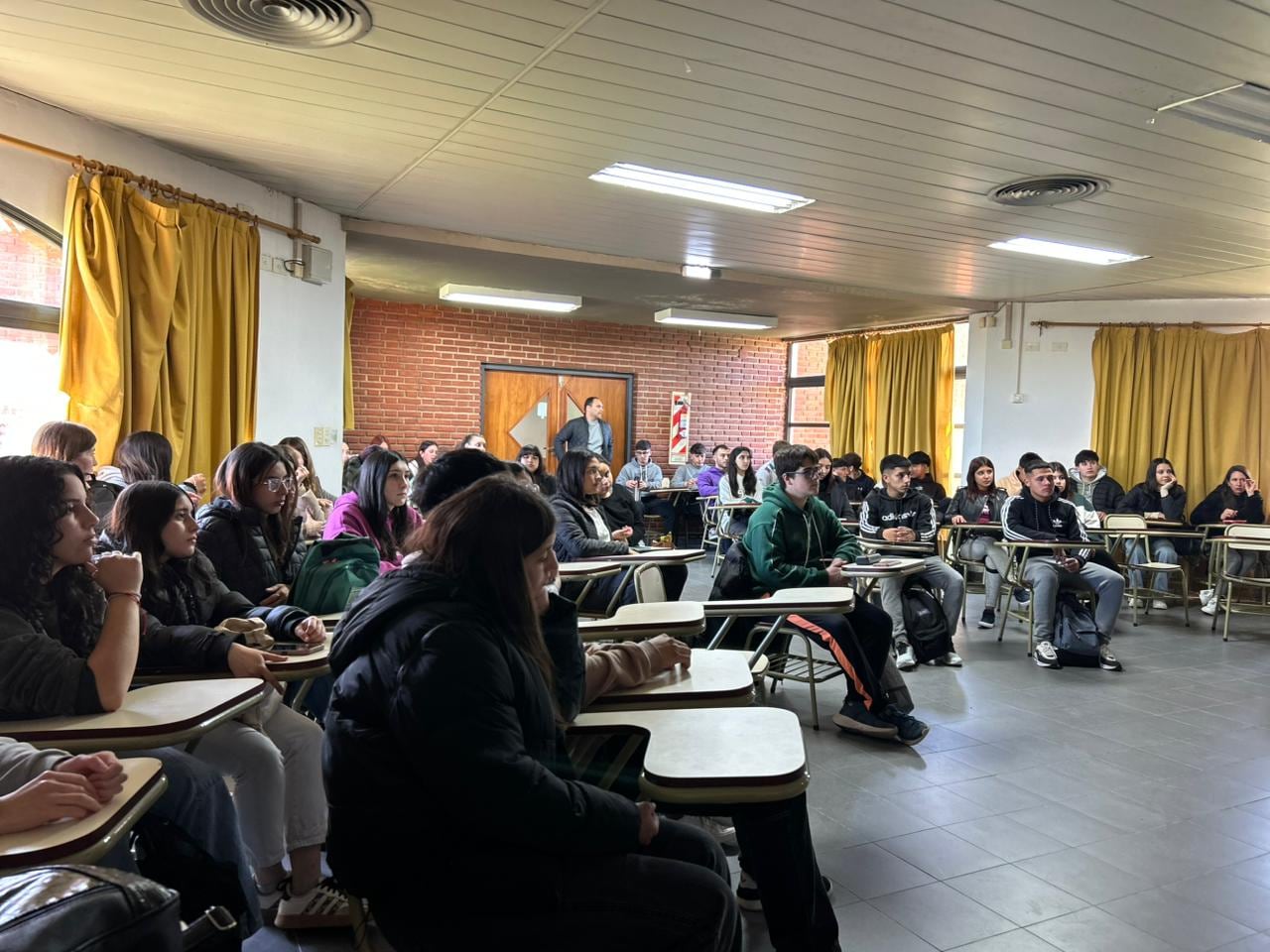 Gonzales Chaves: 88 estudiantes del distrito viajaron a Tandil para vivir una experiencia universitaria