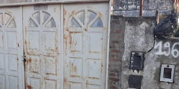 La víctima recibió cuatro disparos en su vivienda de Superí al 1900.