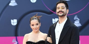 Evaluna Montaner y Camilo en los Latin Grammy.