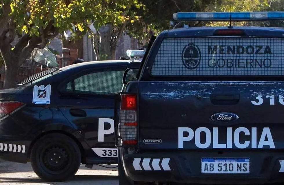 Un mendocino miraba por la ventana un enfrentamiento entre dos bandas y recibió un disparo