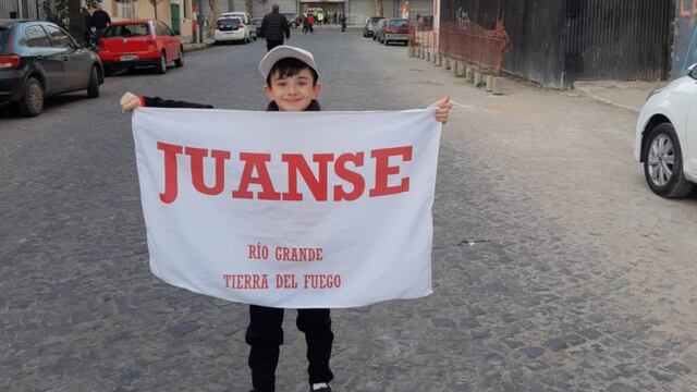 Juanse cumplió su sueño y fue a la cancha de Estudiantes de La Plata.