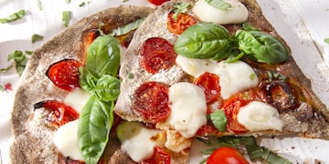 La receta infalible para hacer una pizza casera deliciosa con solo dos ingredientes