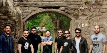 El grupo folclórico Los Fulanos junto con los técnicos y colaboradores que los ayudaron a grabar "Muy dentro de mí".
