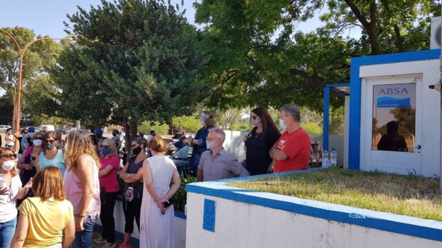 Vecinos de Bahía Blanca se manifestaron frente a la planta de ABSA
