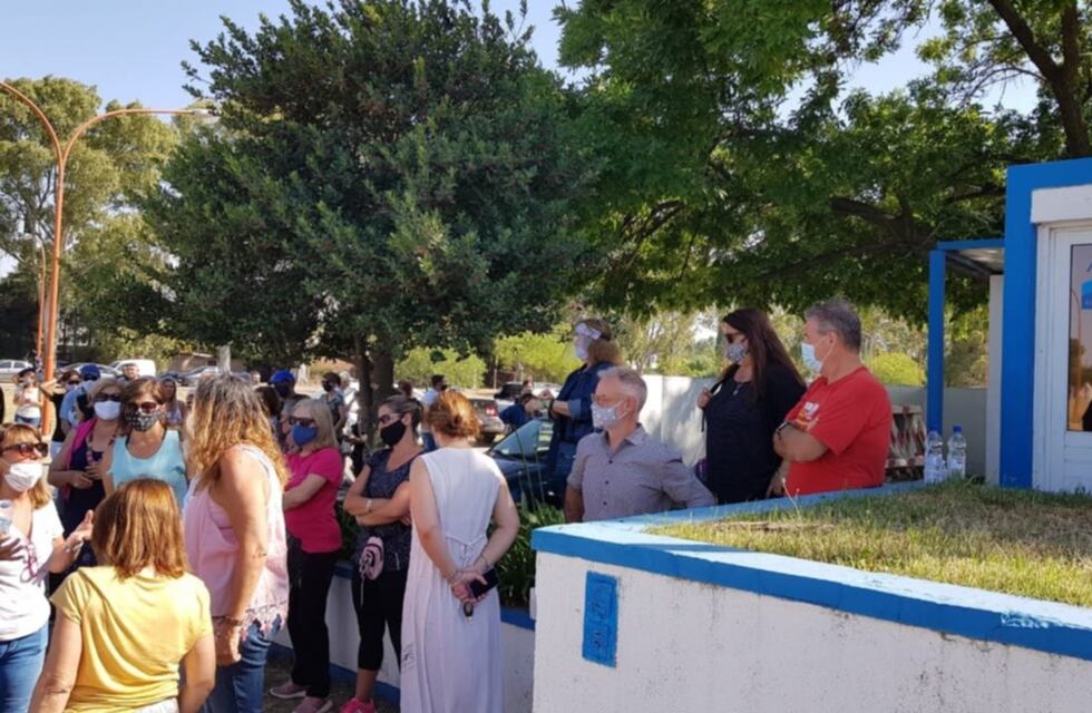 Vecinos protestaron por falta de agua e intentaron entrar a la planta de ABSA
