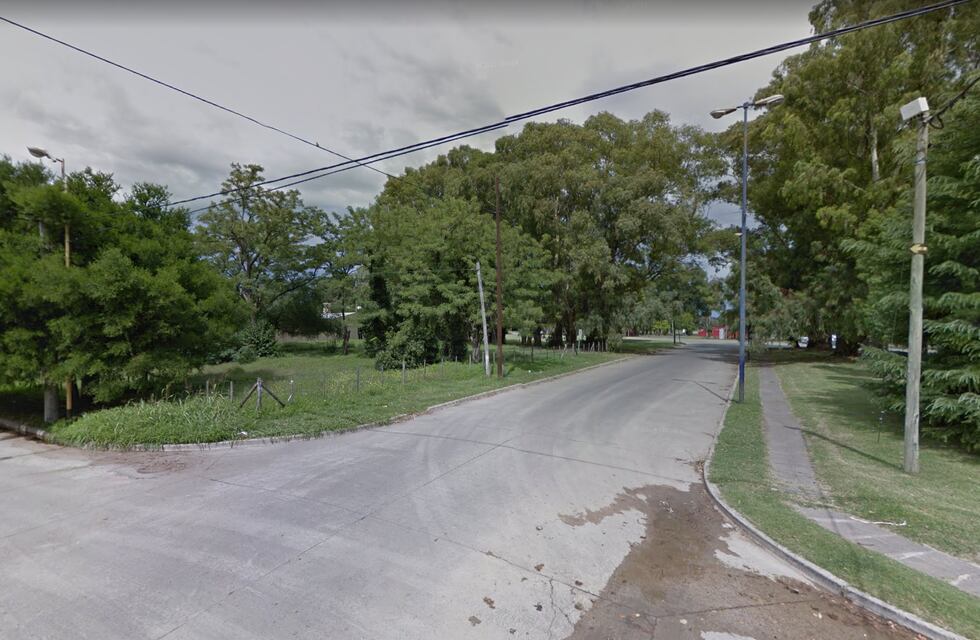 Chocaron un auto y una moto: un joven se encuentra en grave estado