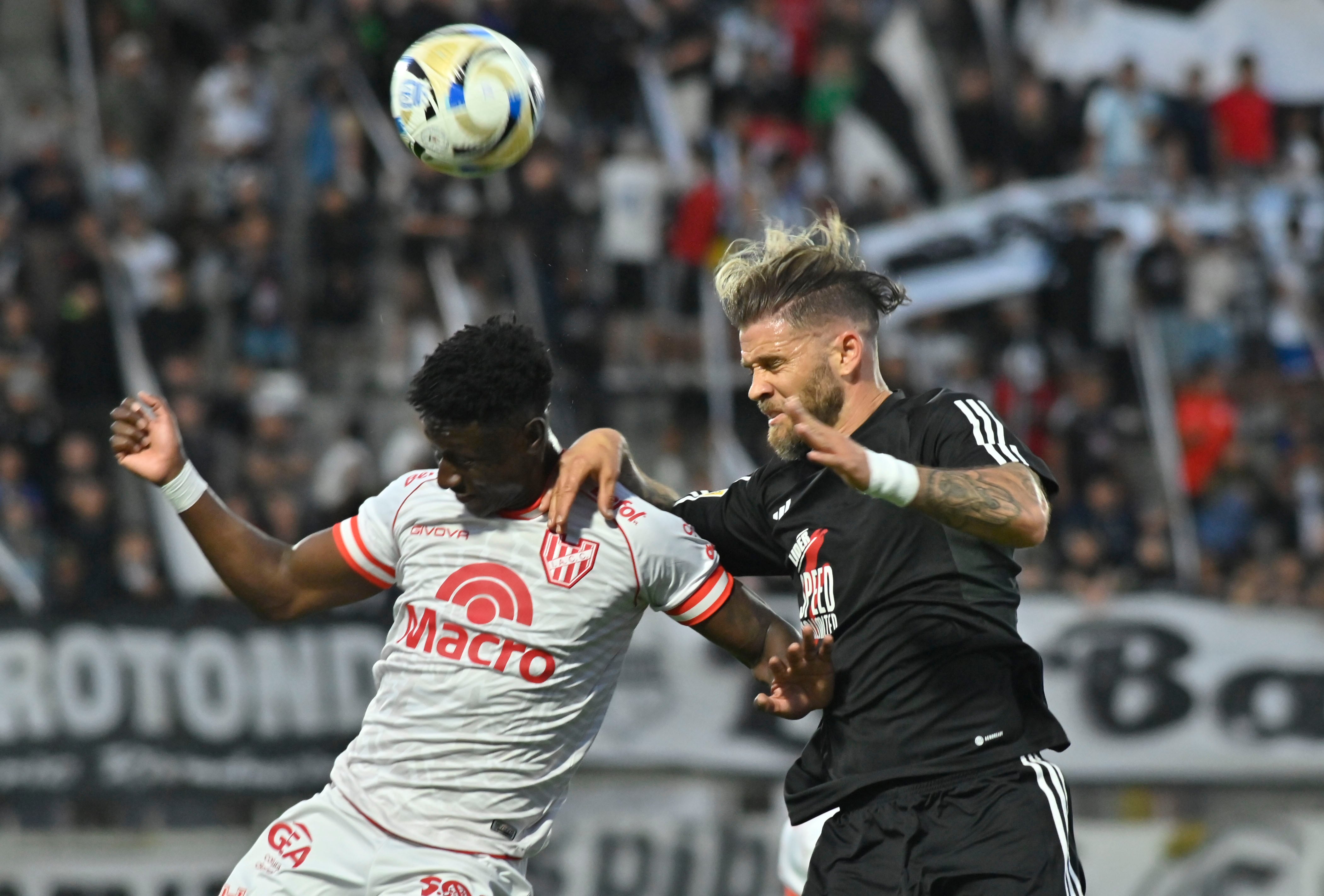 Instituto visitó a Riestra por la Liga Profesional. (Fotobaires)