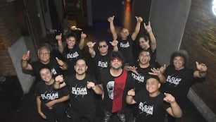 El Clan, los músicos de La Mona, y El Fran, se presentan en El Aljibe todas las semanas. (Facundo Luque / La Voz)