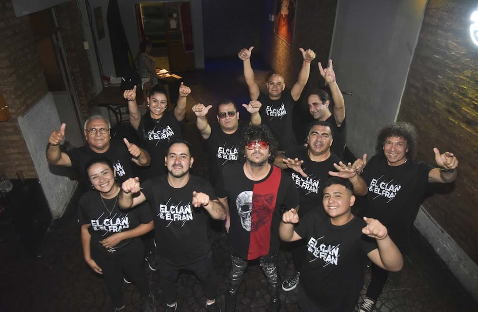 Identidad cordobesa: quiénes integran “El Clan”, la mítica banda de músicos de La Mona Jiménez