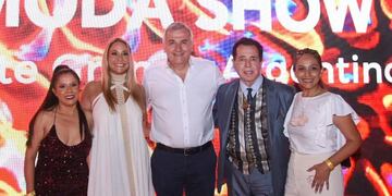 Héctor Vidal Rivas, creador y director del "Mar del Plata Moda Show", dio la bienvenida en el evento al gobernador Morales, su esposa Tulia Snopek y las diseñadoras jujeñas participantes en la primera versión federal del prestigioso desfile veraniego.