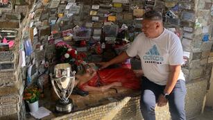 El presidente de la AFA, fiel devoto de la Difunta Correa. (Foto: Twitter)