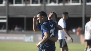 El penal que Ramón Sosa cambió por gol y le dio a Talleres un triunfo revitalizante (Federico López Claro / La Voz).