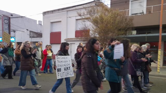 Punta Alta se sumó al resto del país y también marchó en defensa de la universidad pública