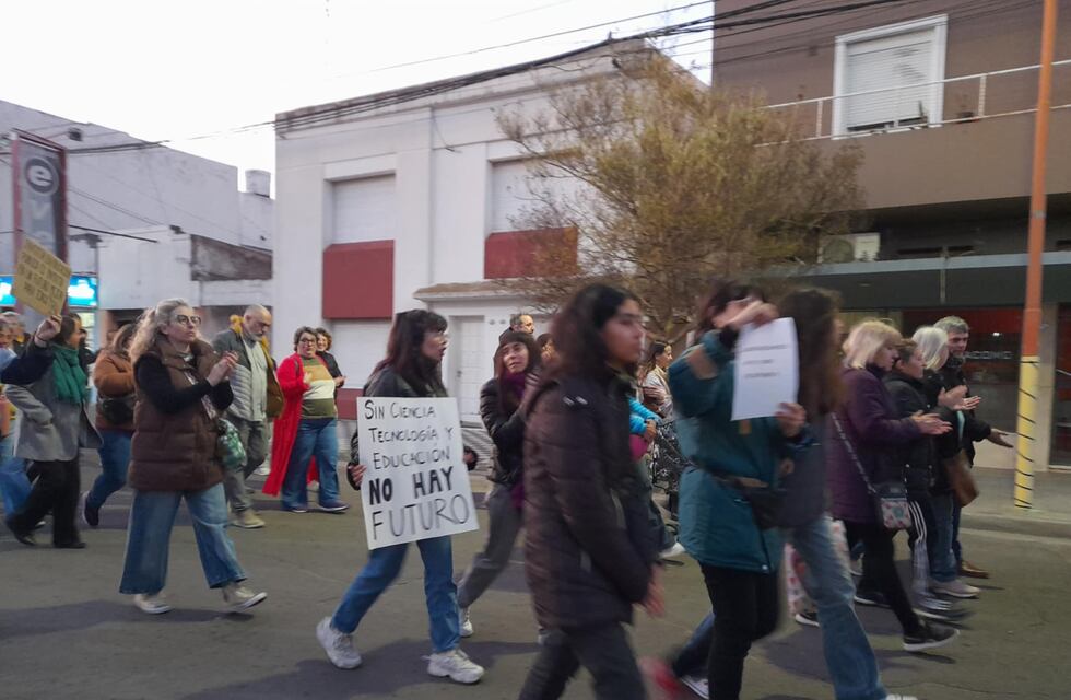 Punta Alta se sumó al resto del país y también marchó en defensa de la universidad pública