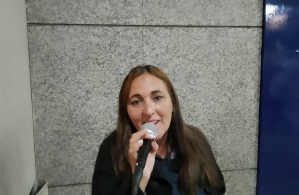 Noelia Rivero, una voz en la peatonal