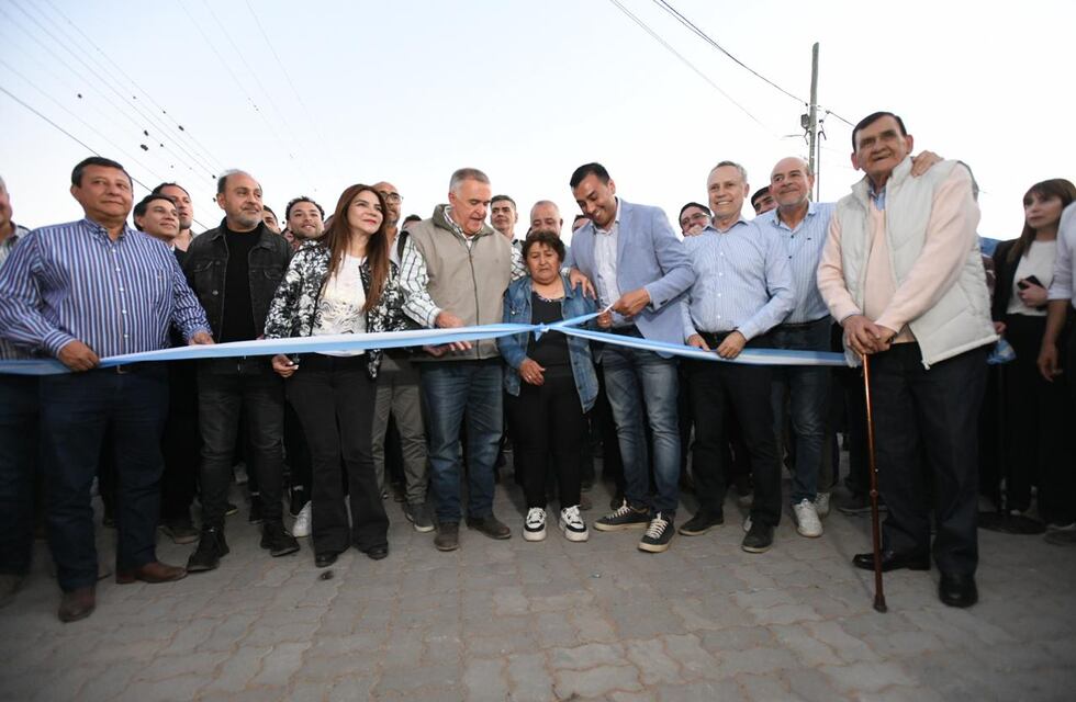 Jaldo encabezó la entrega de viviendas en Río Seco