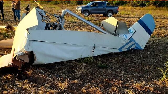 La avioneta quedó completamente destruida.
