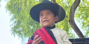 Victorio tiene 6 años y cantó con el Chaqueño Palavecino en el Festival de Jesús María.