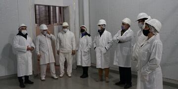 El Intendente Carlos Sánchez visitó las instalaciones del Frigorífico Anselmo.