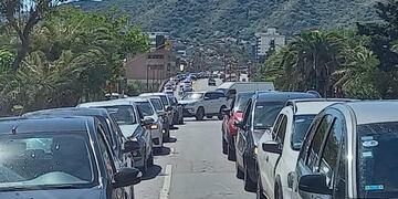 El tránsito en Villa Carlos Paz, colapsado. (La Voz)