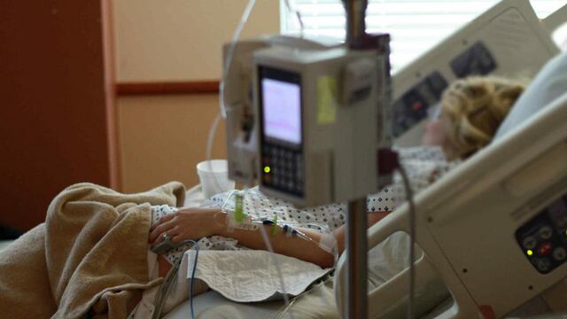 El hombre está internado desde marzo y lo reconectaron a pesar del pedido de la familia (Imagen ilustrativa / everypixel.com).