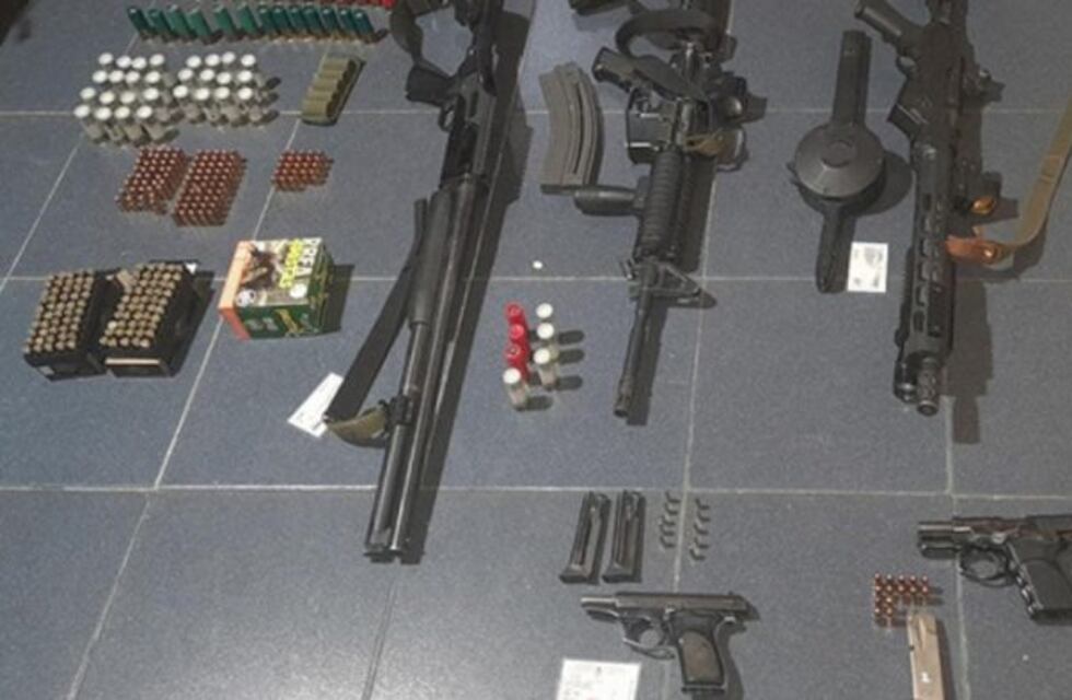 Córdoba: lo denunciaron por amenazas, allanaron su casa y le encontraron un arsenal