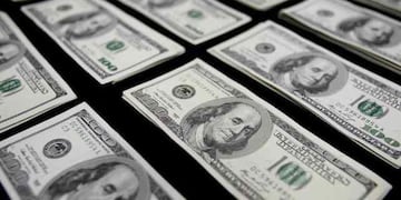 El paralelo sigue arriba