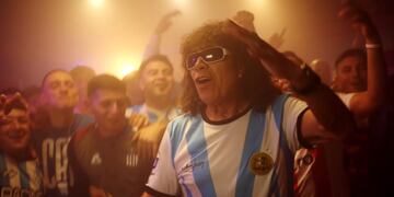 La Mona Jiménez y su estreno, muy futbolero (Captura).
