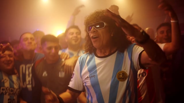La Mona Jiménez y su estreno, muy futbolero (Captura).