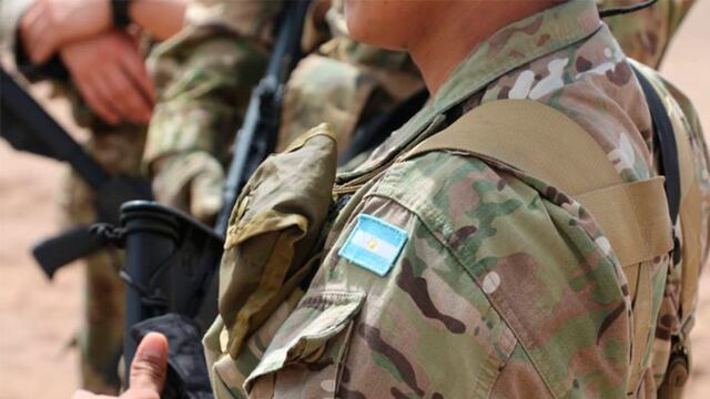 Un militar mendocino pactó una venta de aceite por Facebook, lo balearon y le robaron el arma y su camioneta (imagen ilustrativa)