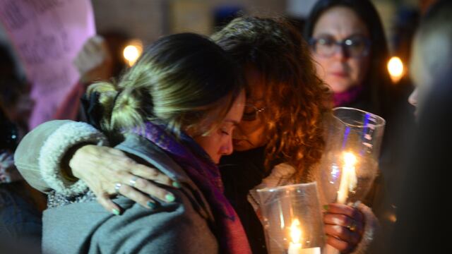 Marcha de las antorchas de las madres del dolro en el Hospital Neonatal por el caso de la muerte de varios bebes en ese nosocomio. Foto Javier Ferreyra