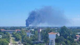 Así se veía la columna de humo desde el Parque de las Tejas.