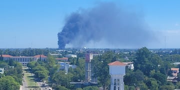 Así se veía la columna de humo desde el Parque de las Tejas.