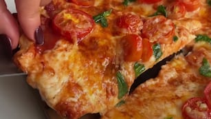 Pizza de pollo sin harina.