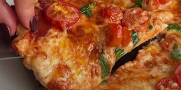 Pizza de pollo sin harina.