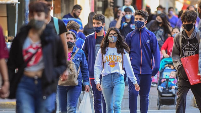 Siguen analizando cómo podrían afectar las "sopas de variantes" de Covid.