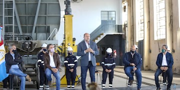 Perotti encabezó el acto de inauguración de los talleres ferroviarios de San Cristóbal