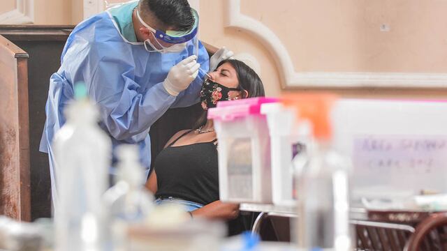 Salud confirmó que los nodos de testeos tienen stock suficiente para realizar estudios de antígeno y PCR