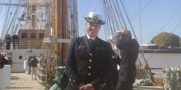 Agustina Toledo joven de Arroyito en la Fragata Libertad