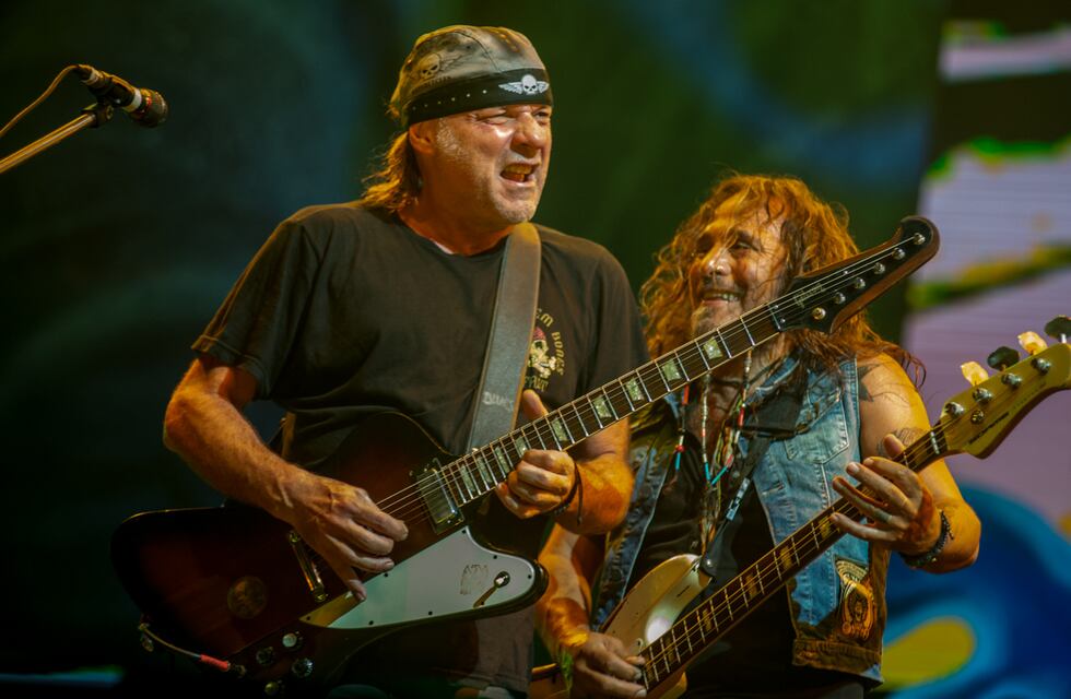 Con vino en mano “Jesús” dijo presente en el recital de La Renga en La Plata