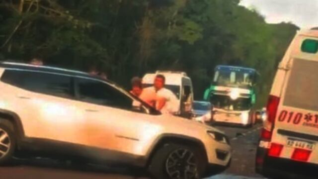 Accidente de tránsito causa interrupción en la Ruta N12 cerca de Puerto Iguazú.