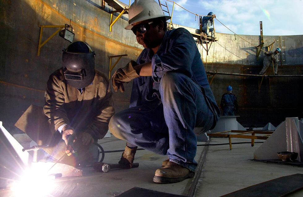 La actividad económica no creció en julio y se agudizan las señales de estancamiento