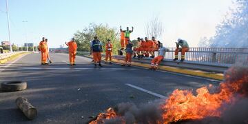 El conflicto se desató hace una semana debido a una serie despidos y el atraso salarial.