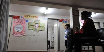 Vecinos reclaman falta de atención y los médicos aseguran que "no dan abasto".