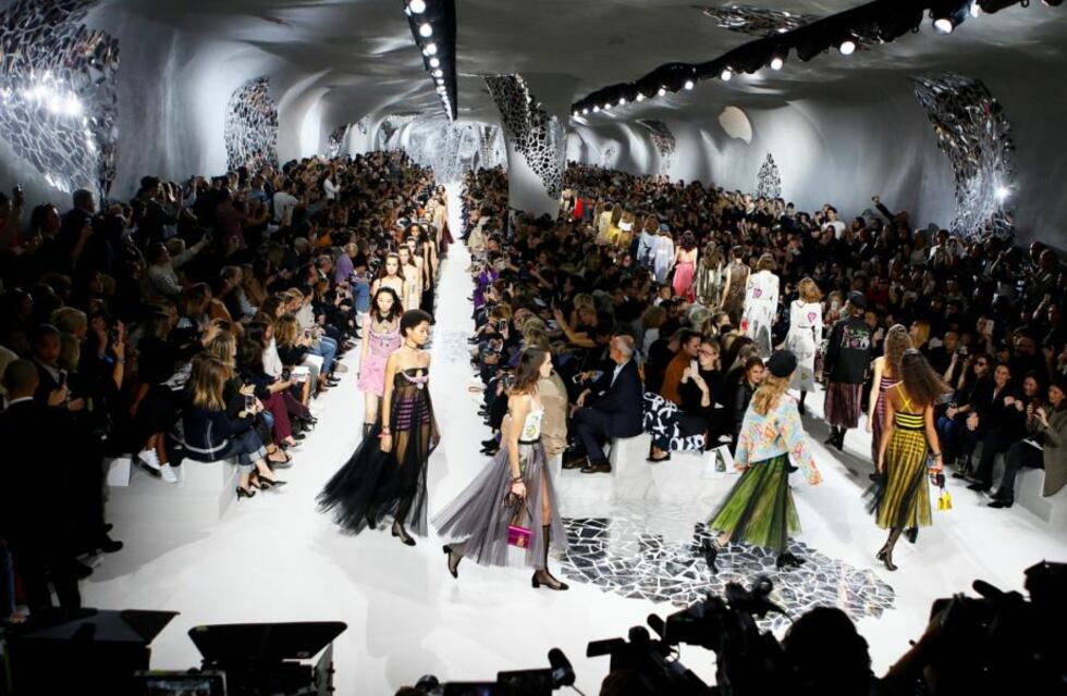 Karina Jelinek, Hernán Drago y Andrea Garmendia en un mega desfile en San Rafael