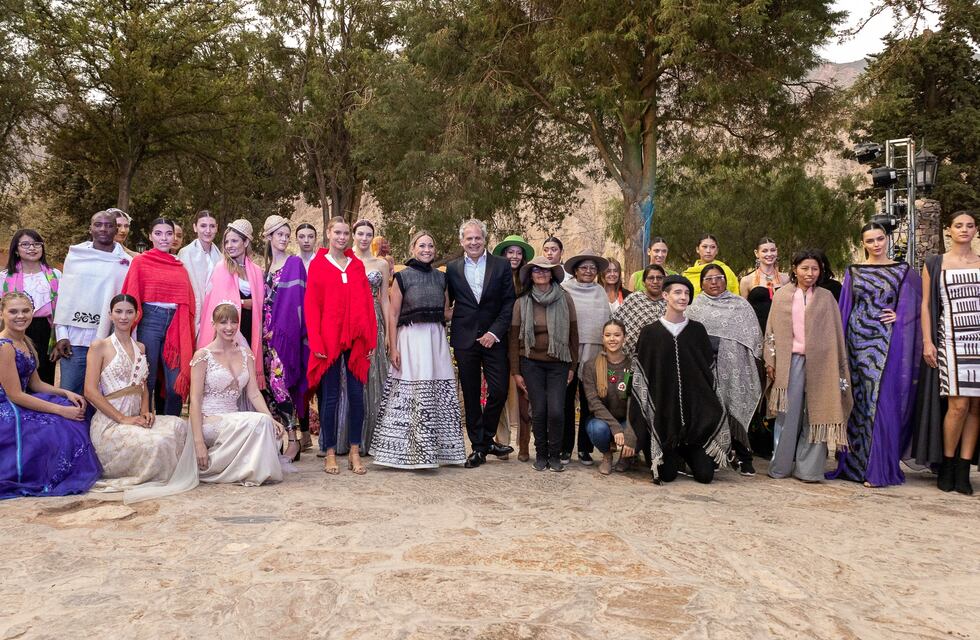 Tulia Snopek sobre el segundo día de Jujuy Argentina Fashion Week: “Llenaron la plaza de Purmamarca de color”